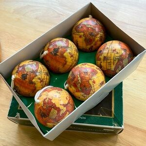 1993 Old Fashioned
Decoupage Ornaments